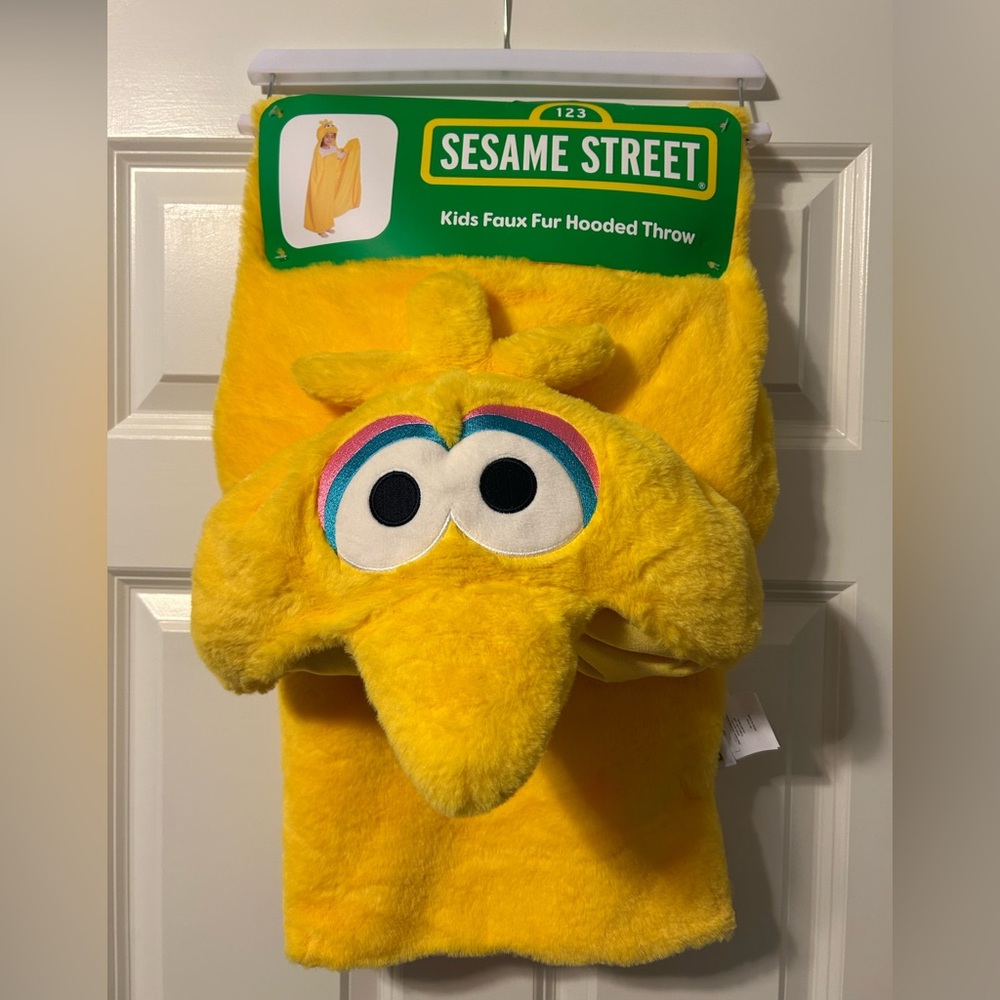 NWT Kids Sesame Street Big Bird Faux Fur Hooded Throw